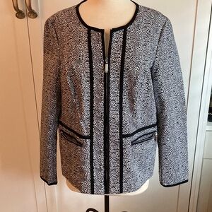 NWOT—Rafaella black/white zippered jacket with pockets
